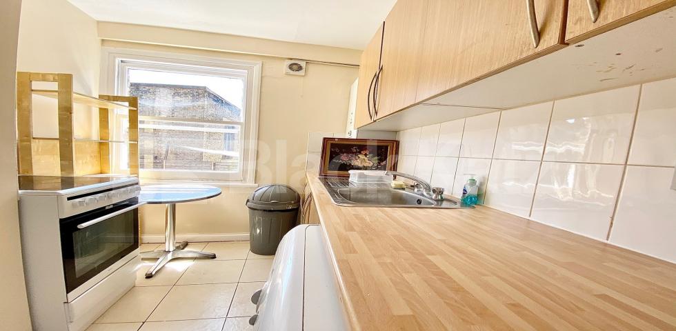 			VIRTUAL TOUR AVAILABLE!, 4 Bedroom, 1 bath, 1 reception Apartment			 Chapel Market, N1, ANGEL